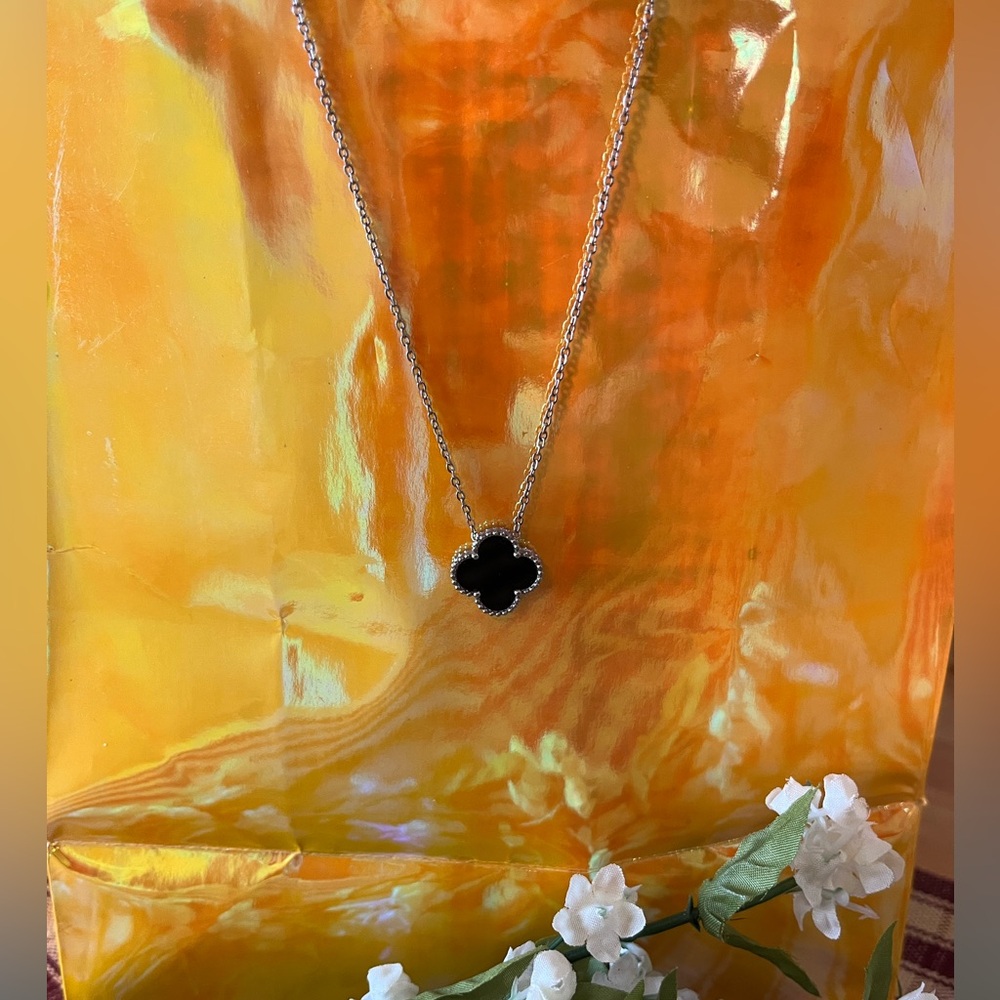 Black Onyx Four Leaf Clover fashion necklace - Picture 2 of 7